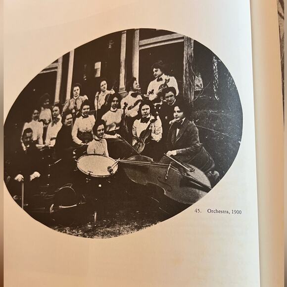 1973 Hollins College An Illustrated History by Frances J. Niederer Book - Picture 4 of 9